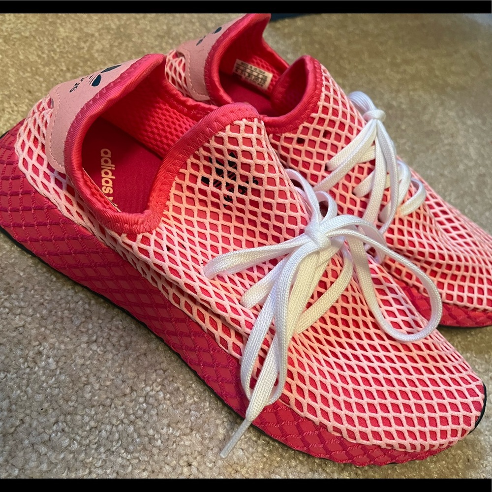 Adidas pink tennis shoes